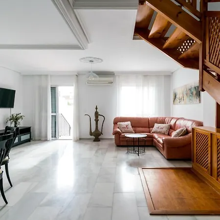 公寓 Behouse Mairena *